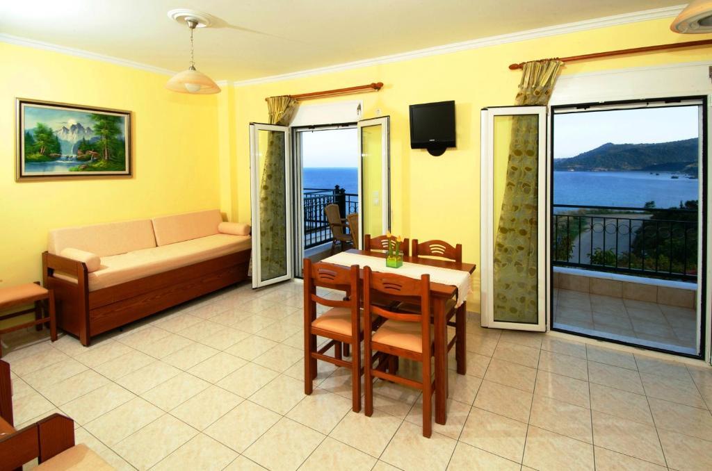 Mari-Christi Apartments Poros  Bilik gambar