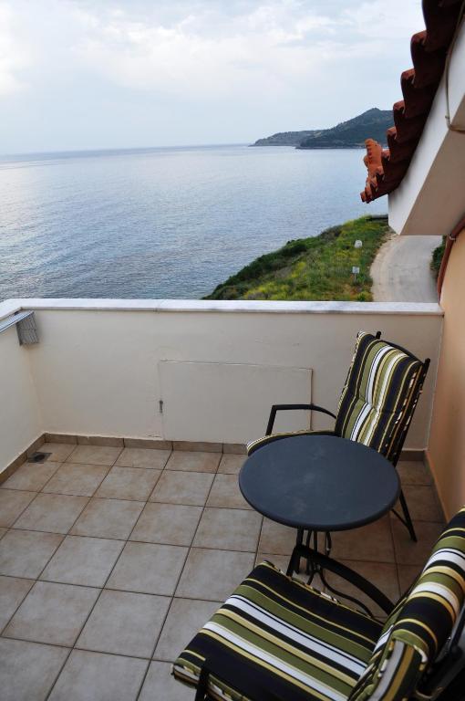 Mari-Christi Apartments Poros  Bilik gambar